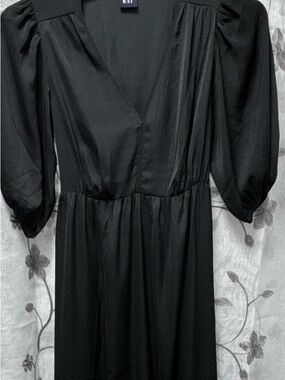 GAP Black V-Neck Puff Sleeve Midi Dress